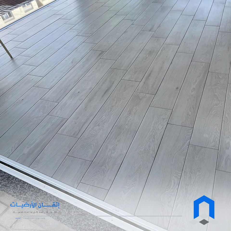 ارضيات باركيه رمادي بجدة