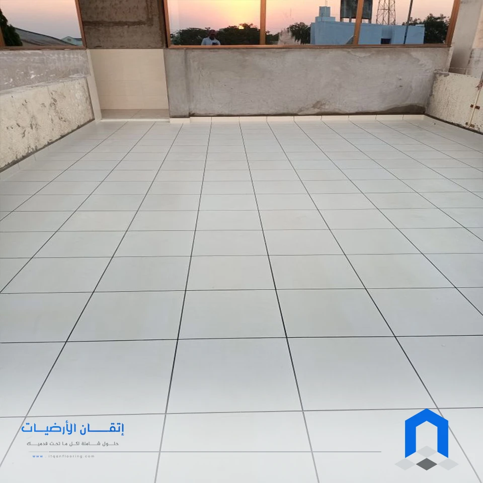 بلاط عازل لمياة الأمطار في مكة