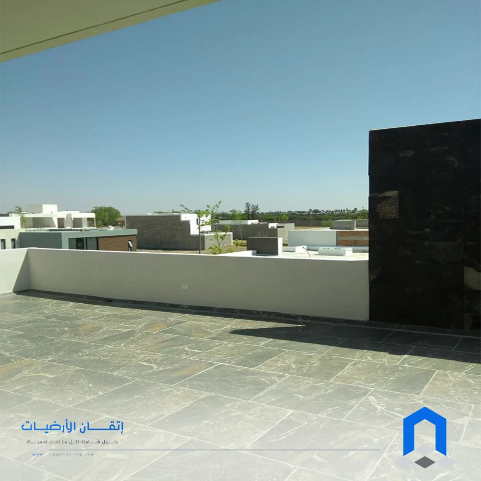 بلاط عازل لمياة الأمطار في مكة